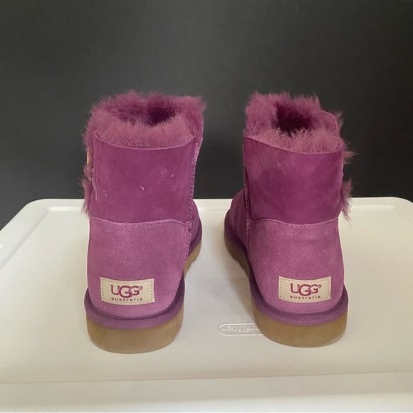 UGG Mini UGGs Boots "Mini Bailey" with Button - Picture 8 of 11